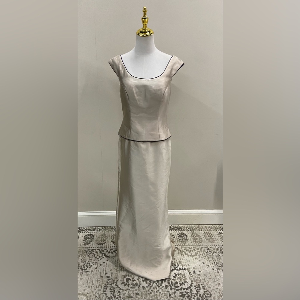 Elegant Taupe Mother of the Bride Set. - Picture 6 of 9